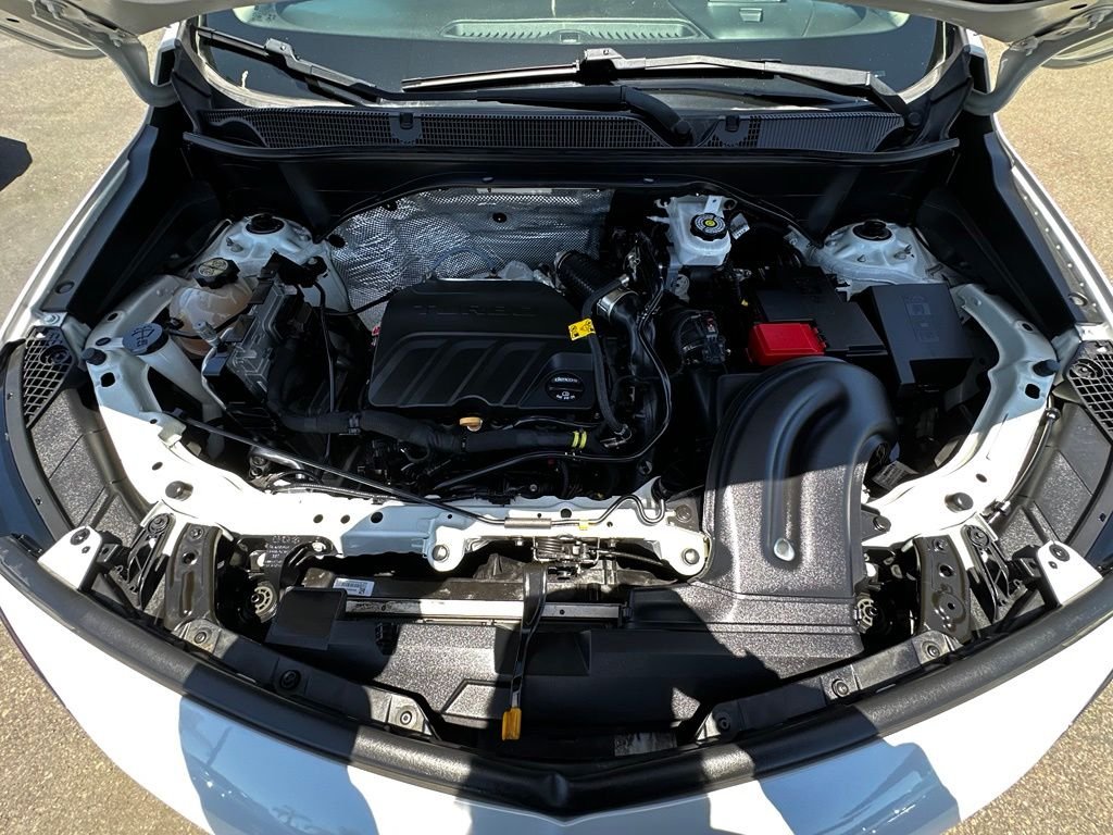 Used 2020 White Frost Buick Essence image 17