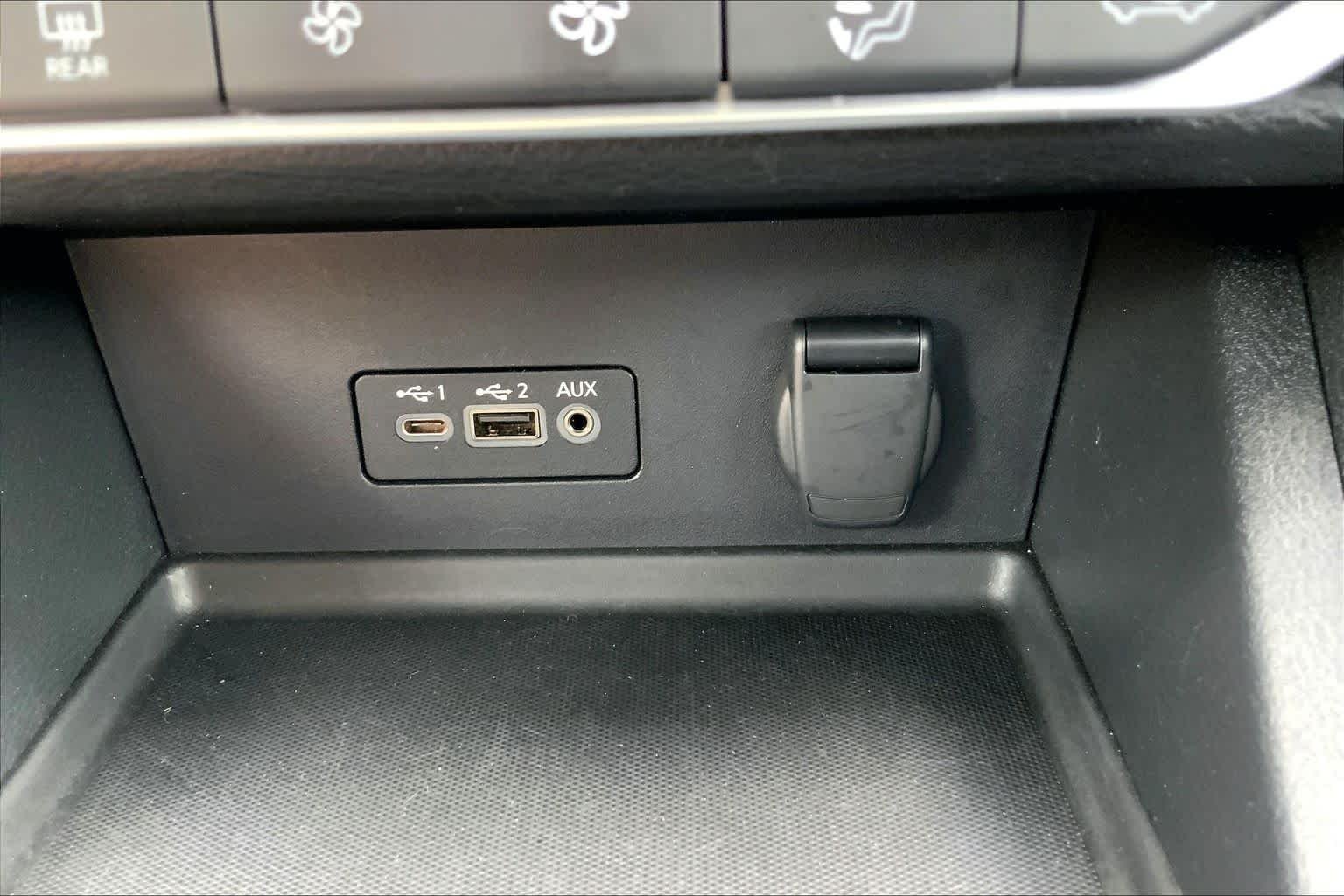 Used 2023 Electric Blue Metallic Nissan SR image 34