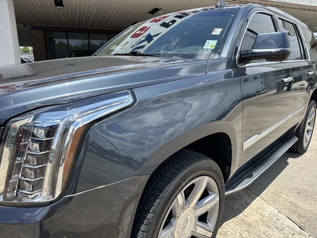 Used 2019 Gray Cadillac Luxury image 5