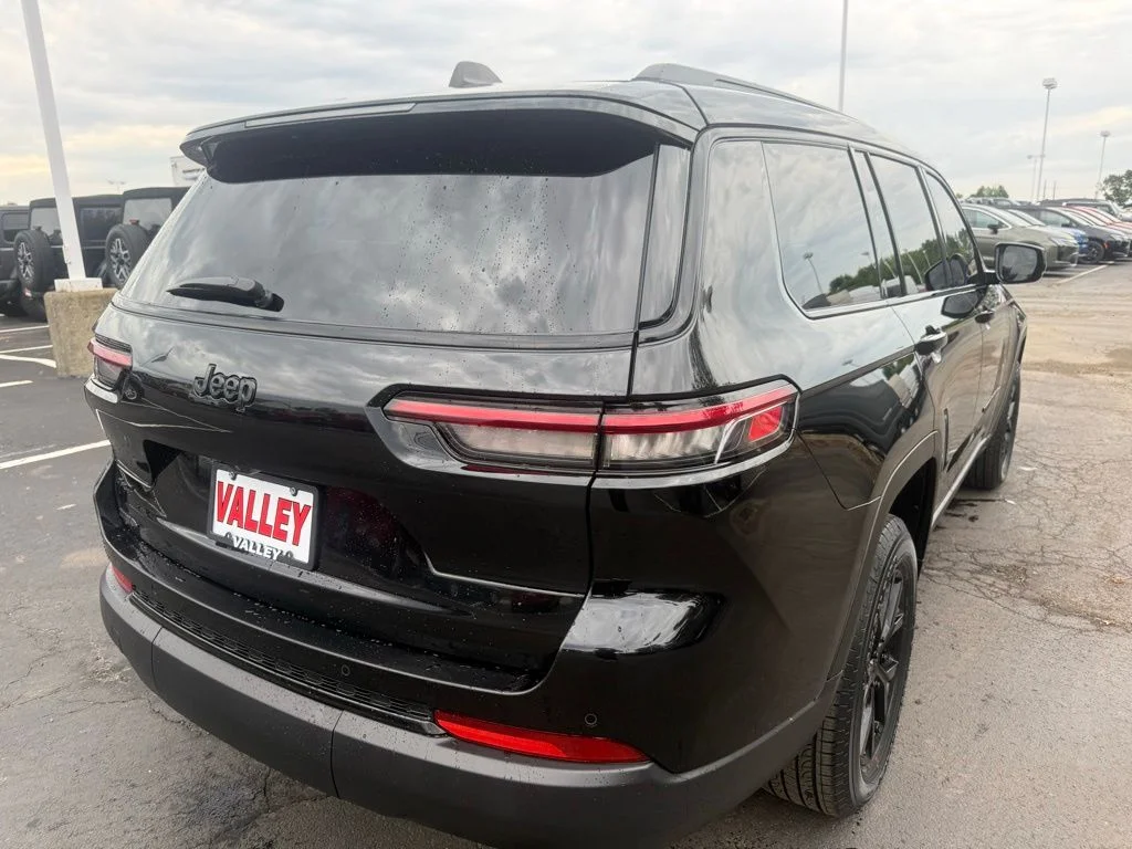 Used 2024 Black Jeep Altitude X image 6