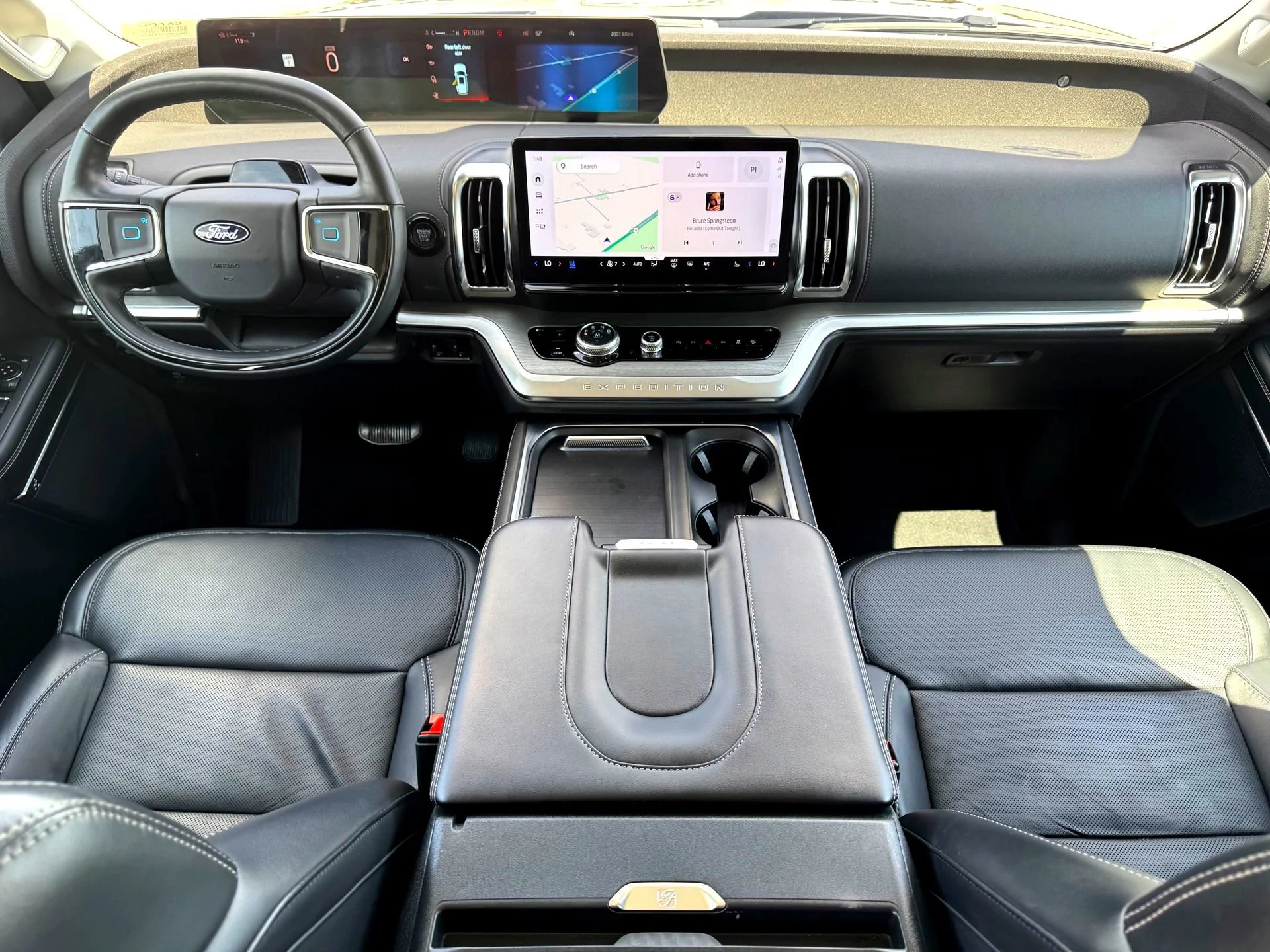 Used 2025  Ford Platinum image 23