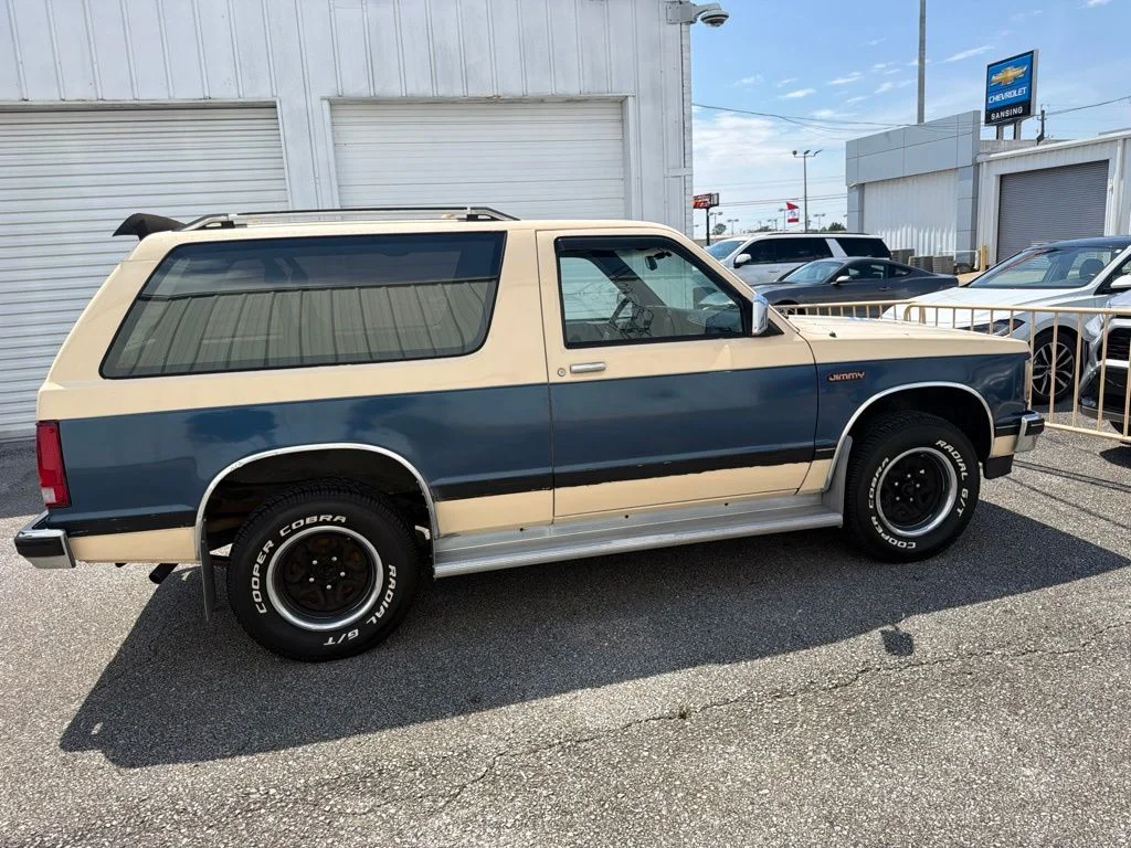 Used 1989 Blue GMC Base image 4