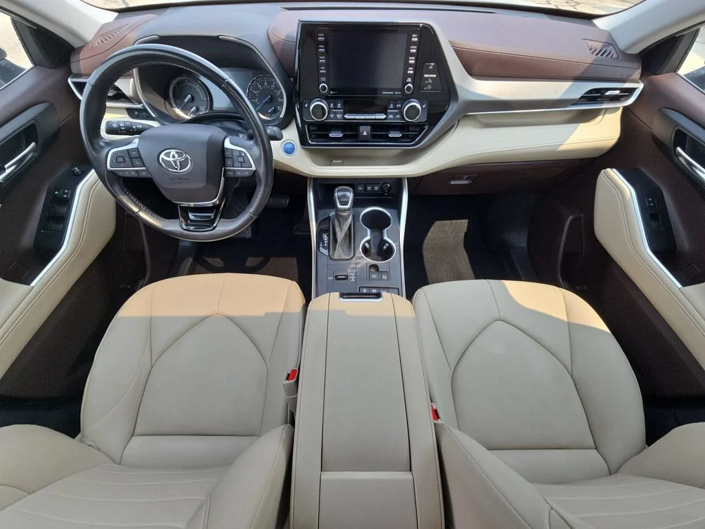 Used 2021  Toyota XLE image 32