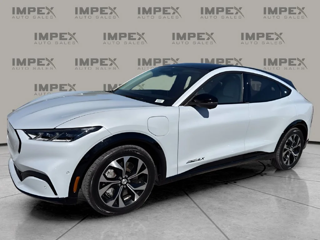 Used 2022 White Ford Premium image 1