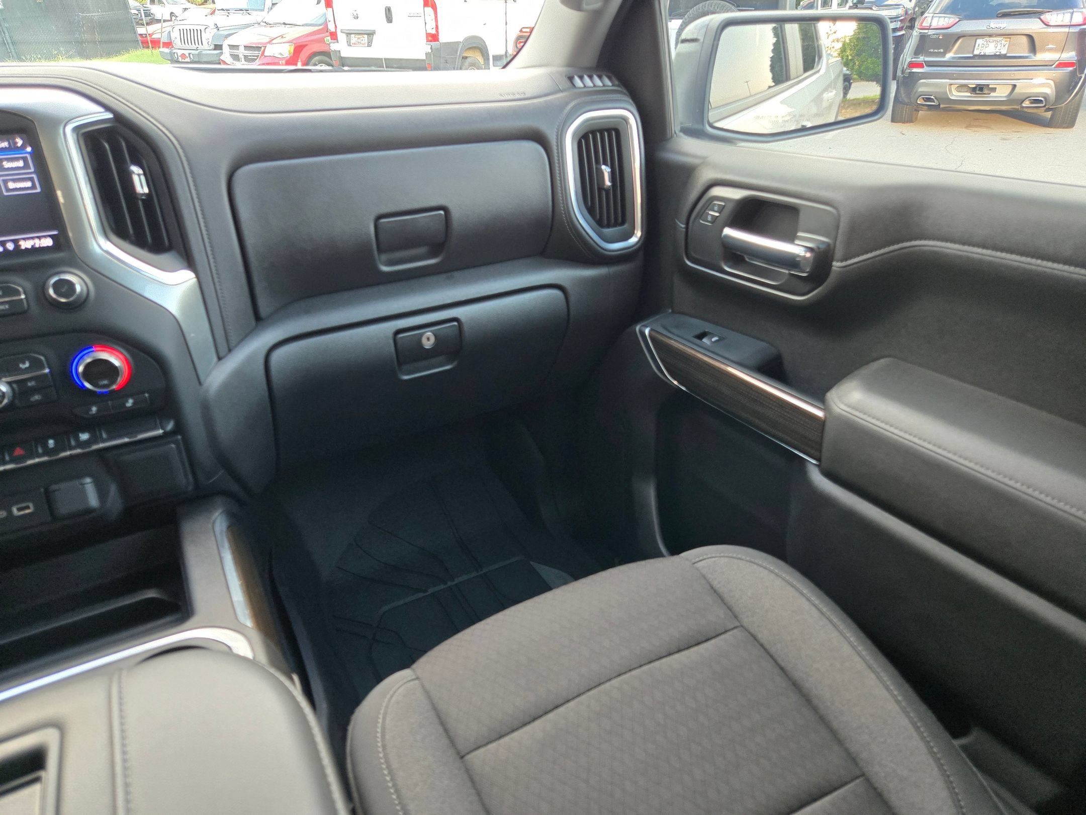 Used 2022 Iridescent Pearl Tricoat Chevrolet RST image 11