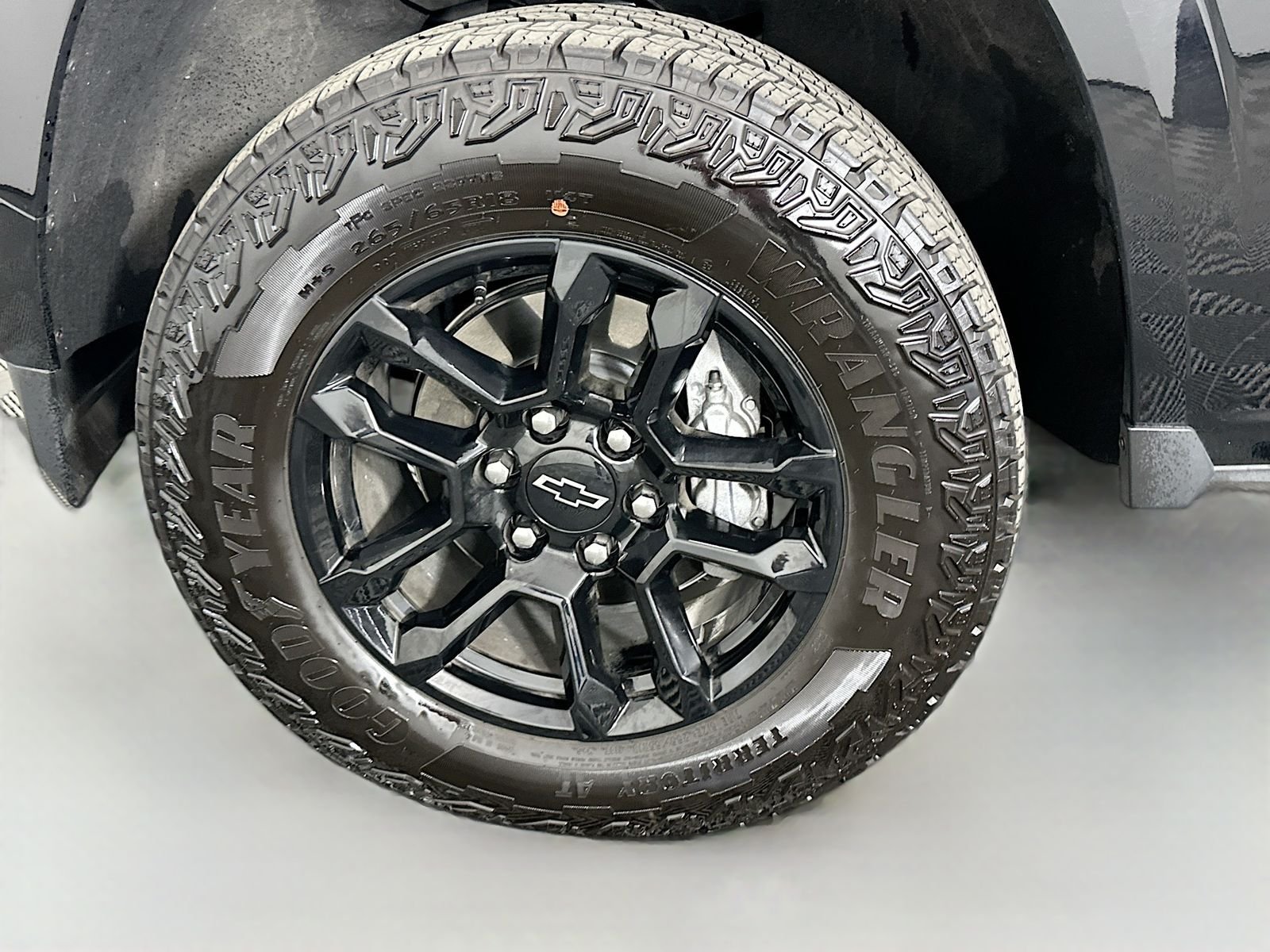 Used 2025 Black Chevrolet Z71 image 32