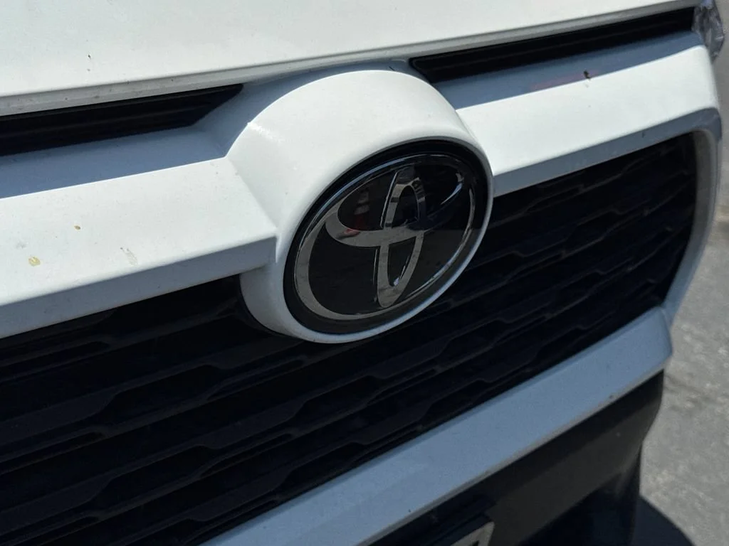 Used 2025  Toyota Hybrid XLE image 12