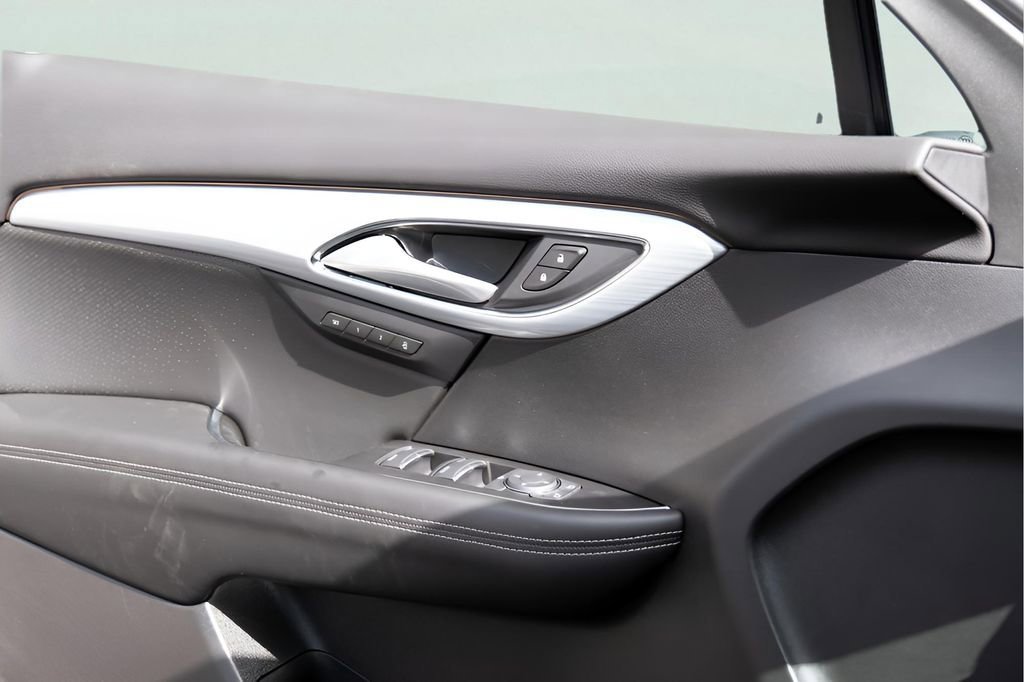 New 2026 Iridescent White Tricoat Buick Avenir image 19