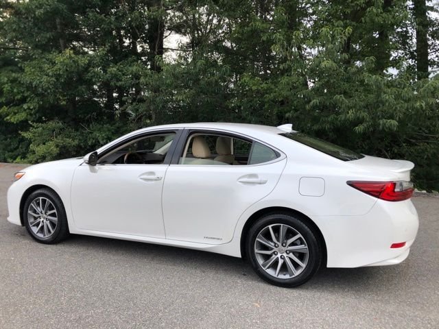 Used 2016 White Pearl Lexus 300h image 7