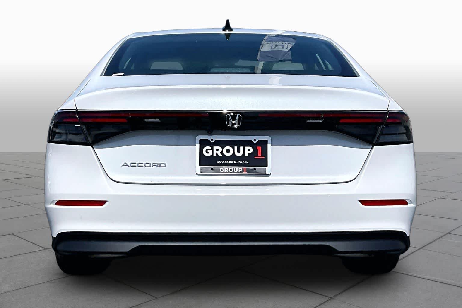 New 2026 Platinum White Pearl Honda SE image 4