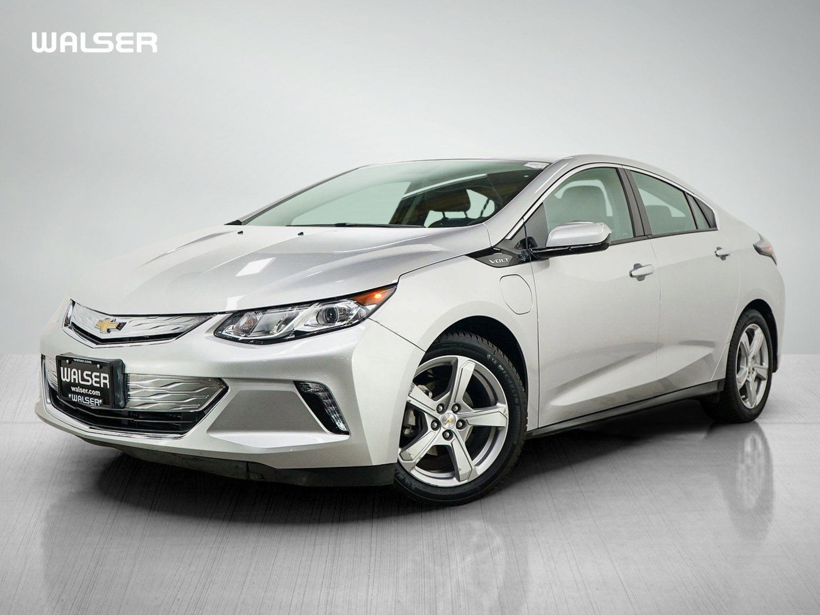 Used 2018 Silver Ice Metallic Chevrolet Lt image 1