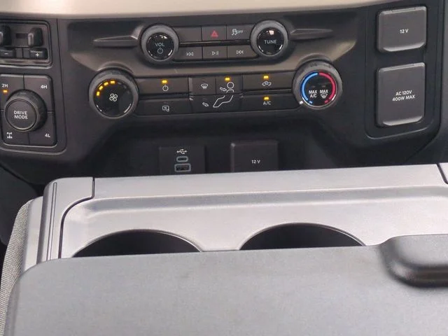 New 2026 Oxford White Ford F-250® XLT image 19