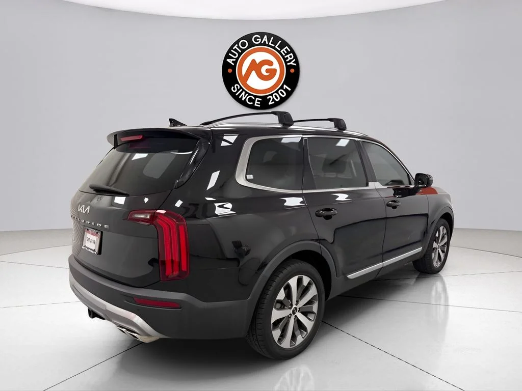 Used 2022 Black Kia EX image 3