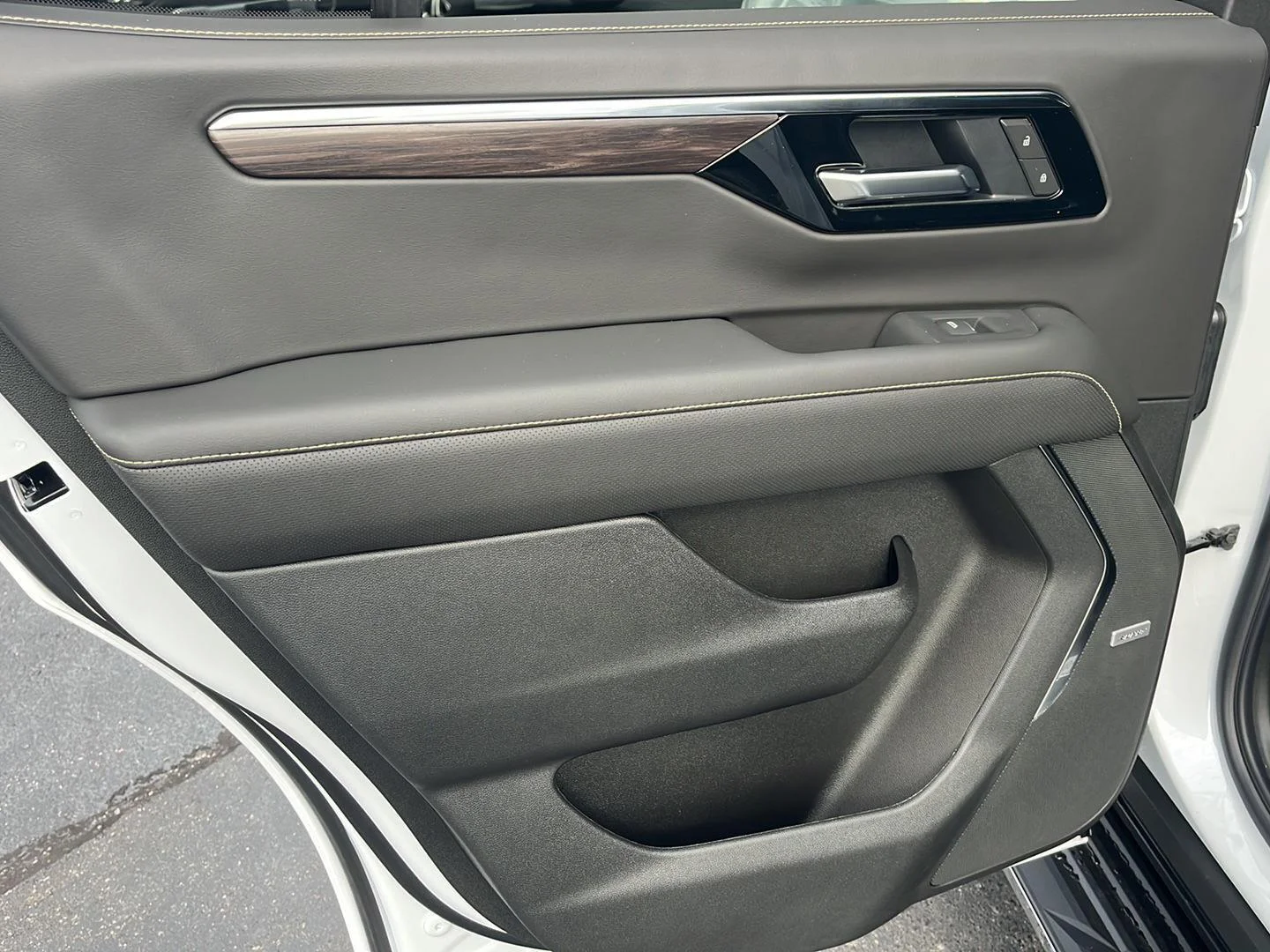 New 2026 Polar White Tricoat Chevrolet Premier image 22