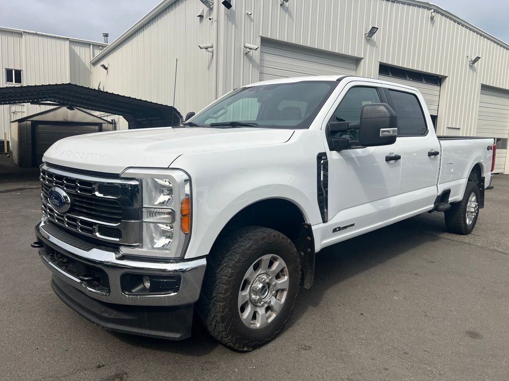Used 2023  Ford  image 2