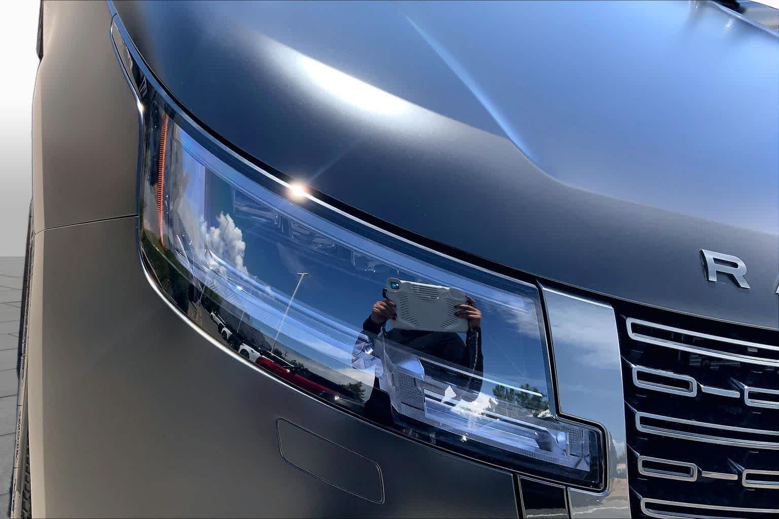 New 2026 Obsidian Black Satin Land Rover SE image 13