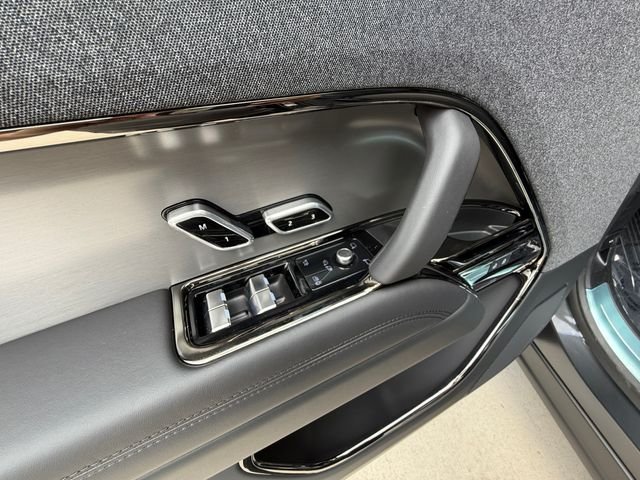 New 2026 Carpathian Grey Land Rover Dynamic SE image 11
