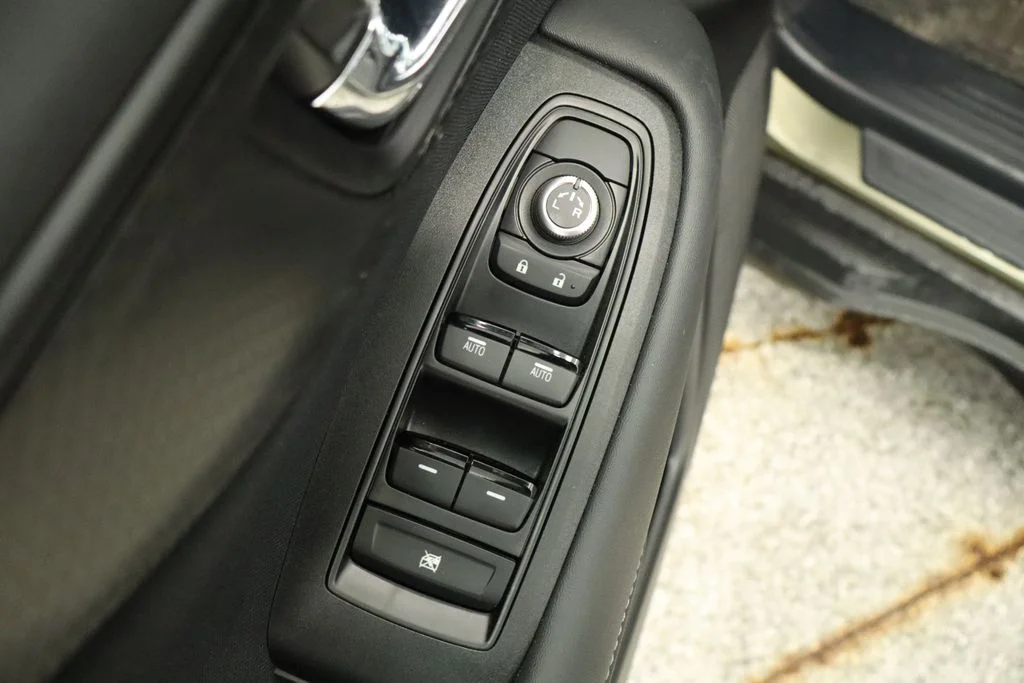 Certified Used 2025 Green Subaru Premium image 33