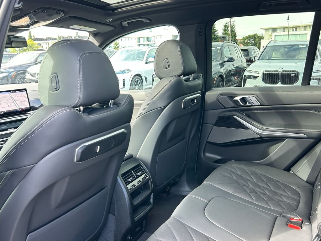 New 2026 Tanzanite Blue II Metallic BMW xDrive50e image 31