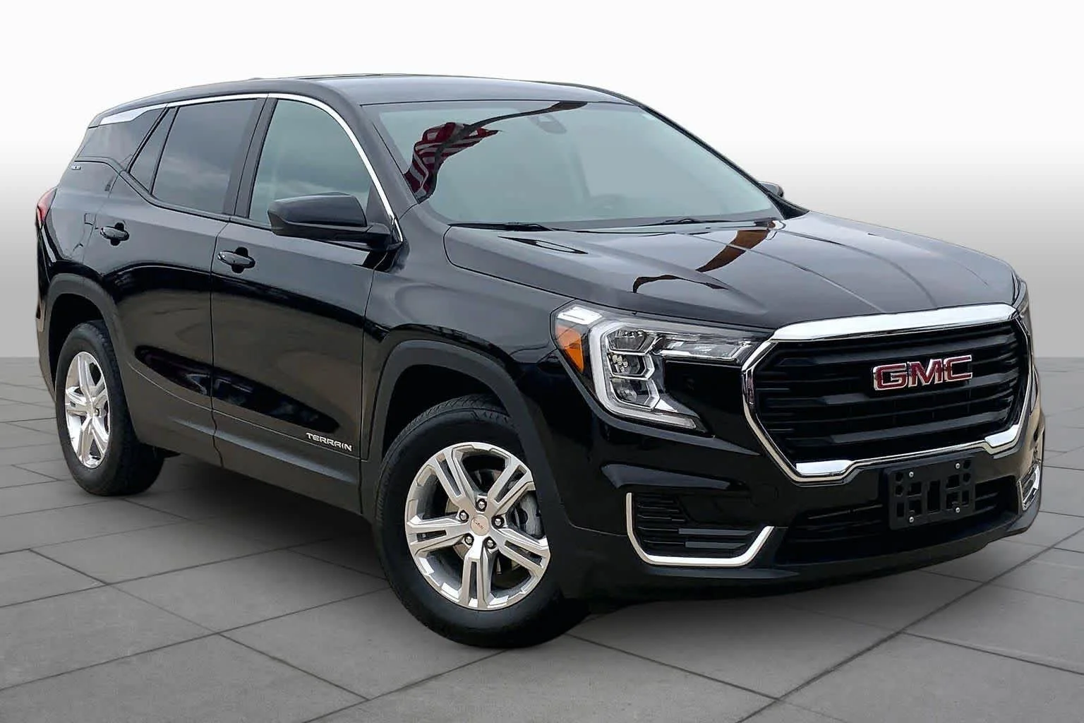 Certified Used 2024 Ebony Twilight Metallic GMC SLE image 3