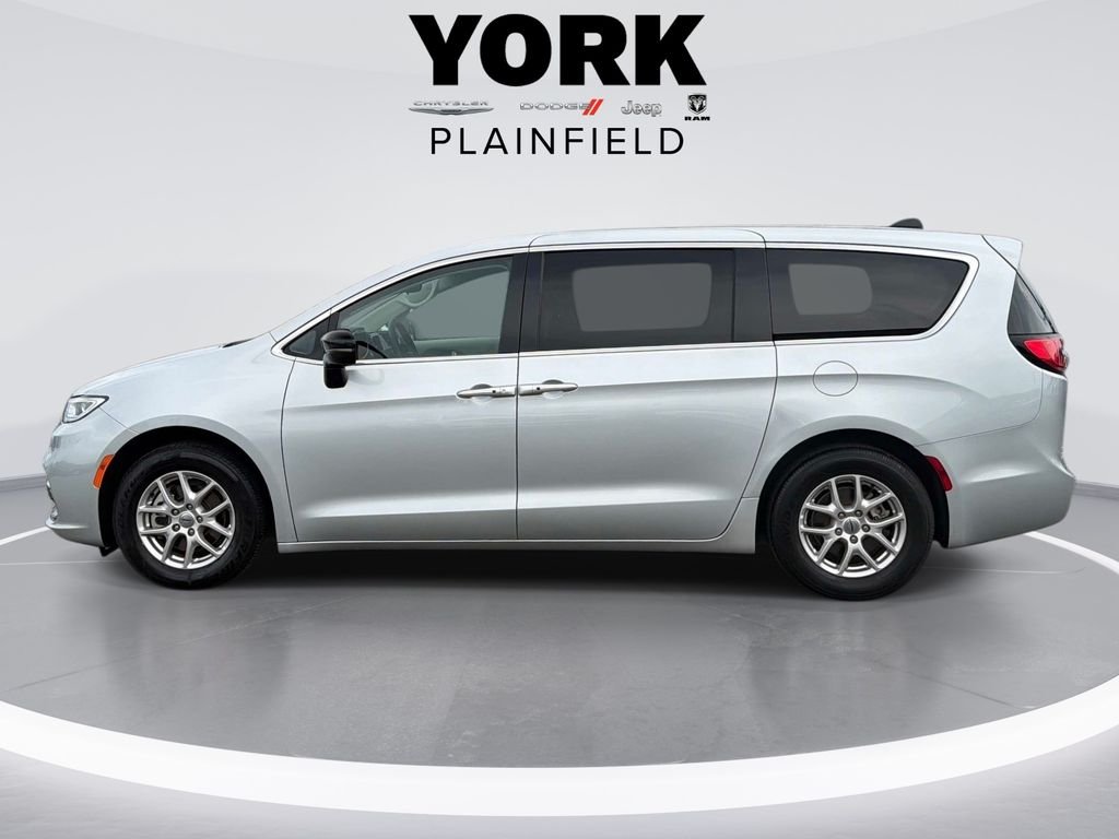 Used 2024 Silver Chrysler Touring L image 7