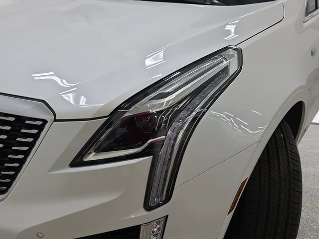 Certified Used 2022 Crystal White Tricoat Cadillac Premium Luxury image 25
