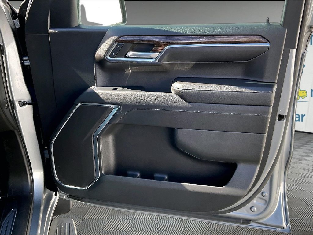 Used 2023 Sterling Metallic GMC Elevation image 12