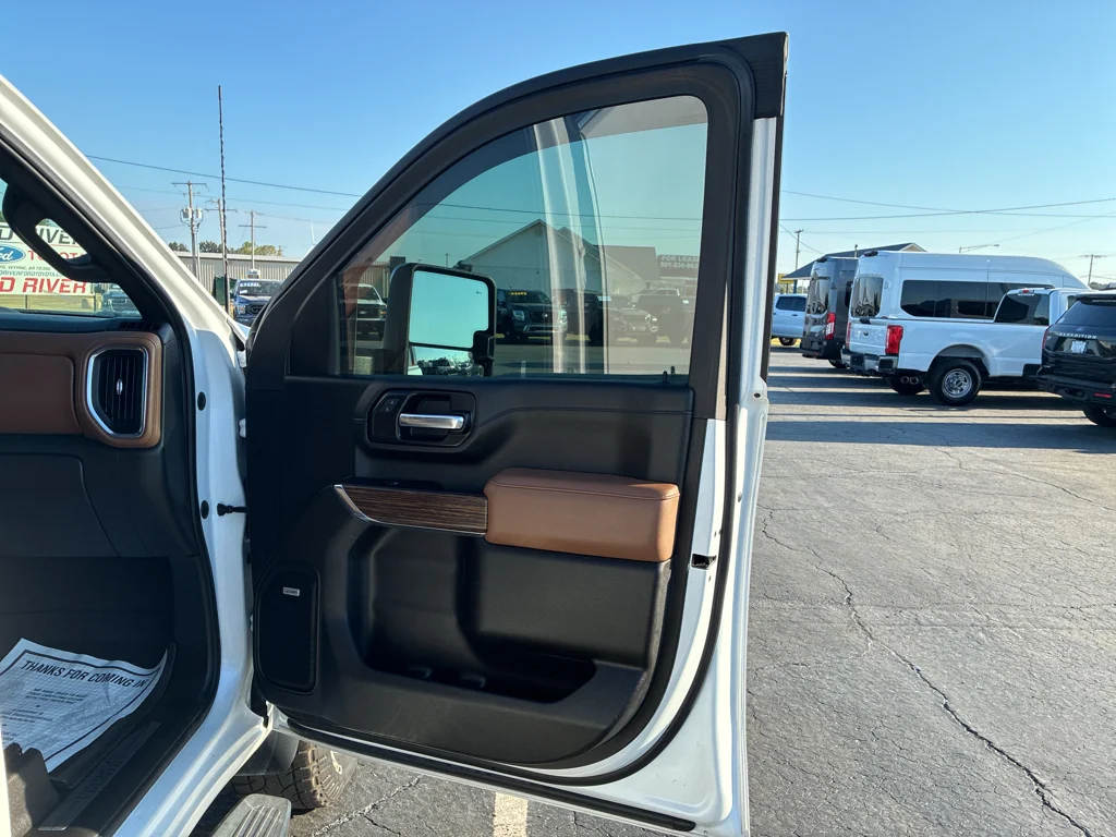 Used 2022 Iridescent Pearl Tricoat Chevrolet High Country image 15