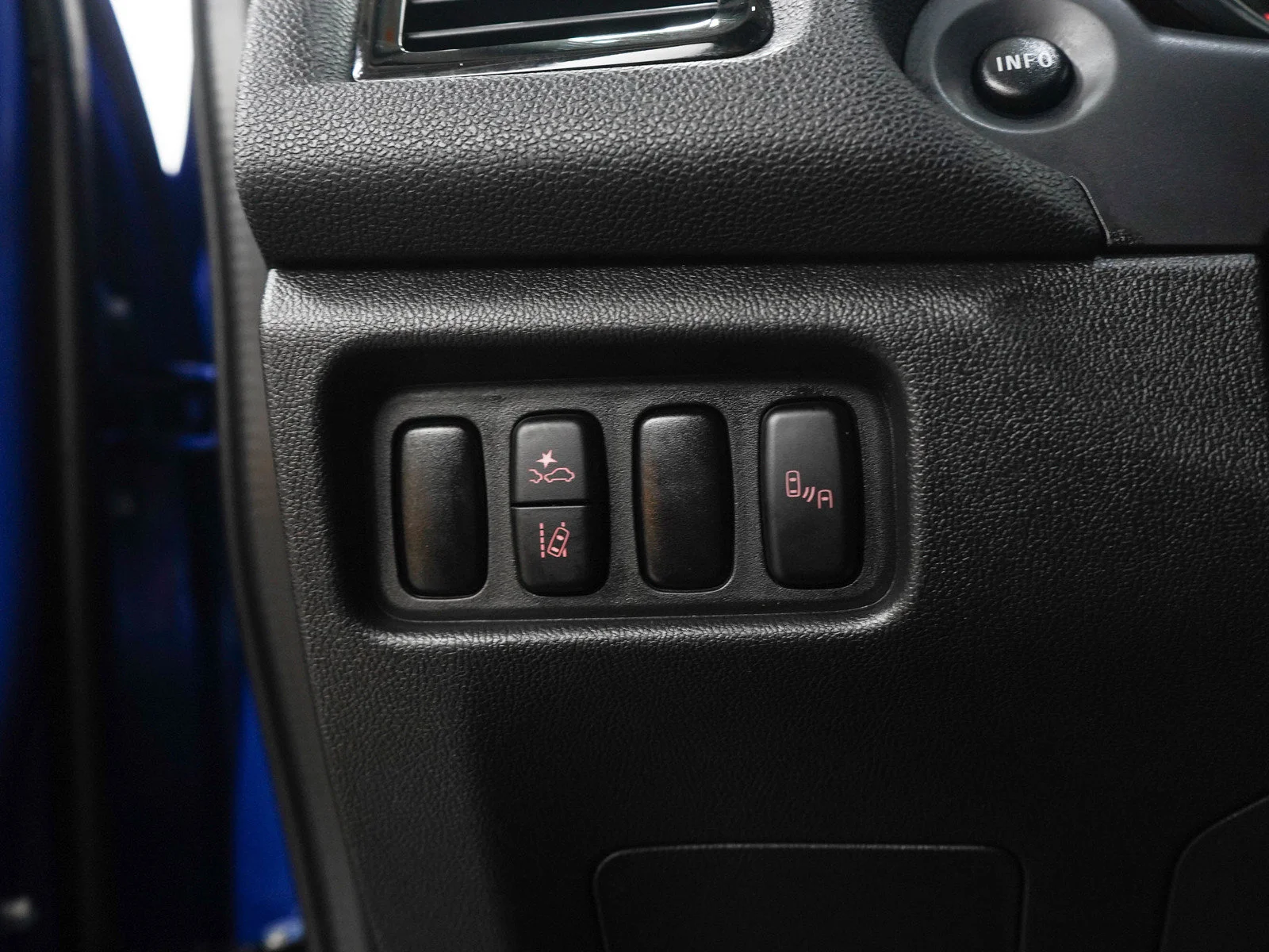 Used 2024 Blue Mitsubishi SE image 23
