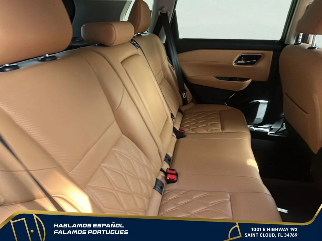 Used 2023 Black Nissan Platinum FWD image 30