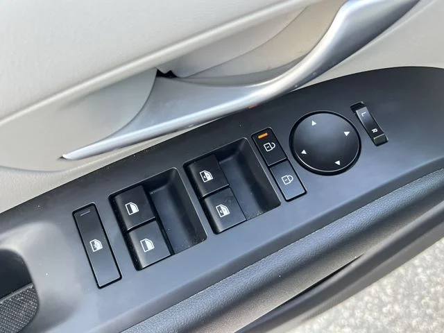 Used 2025 Blue Hyundai SEL Convenience image 34