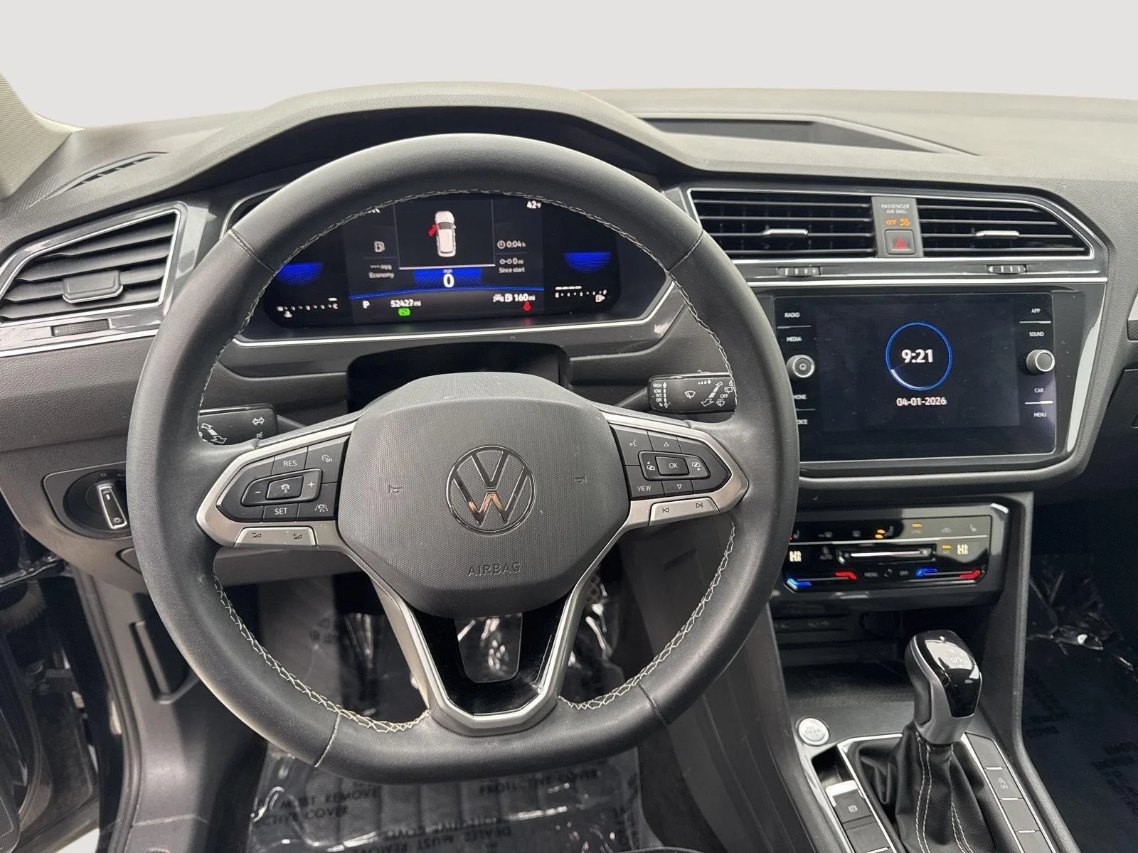 Used 2022 BLACK Volkswagen SE image 4