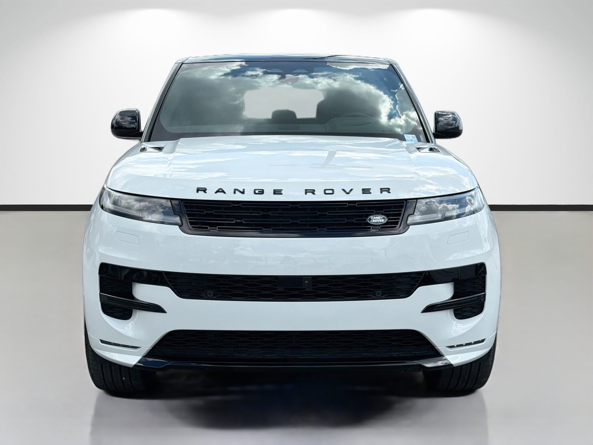 New 2027 Fuji White Land Rover Dynamic SE image 8