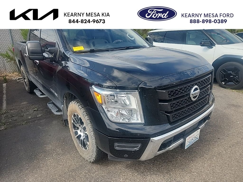 2021 Nissan Titan SV 4X4 Crew Cab's photo