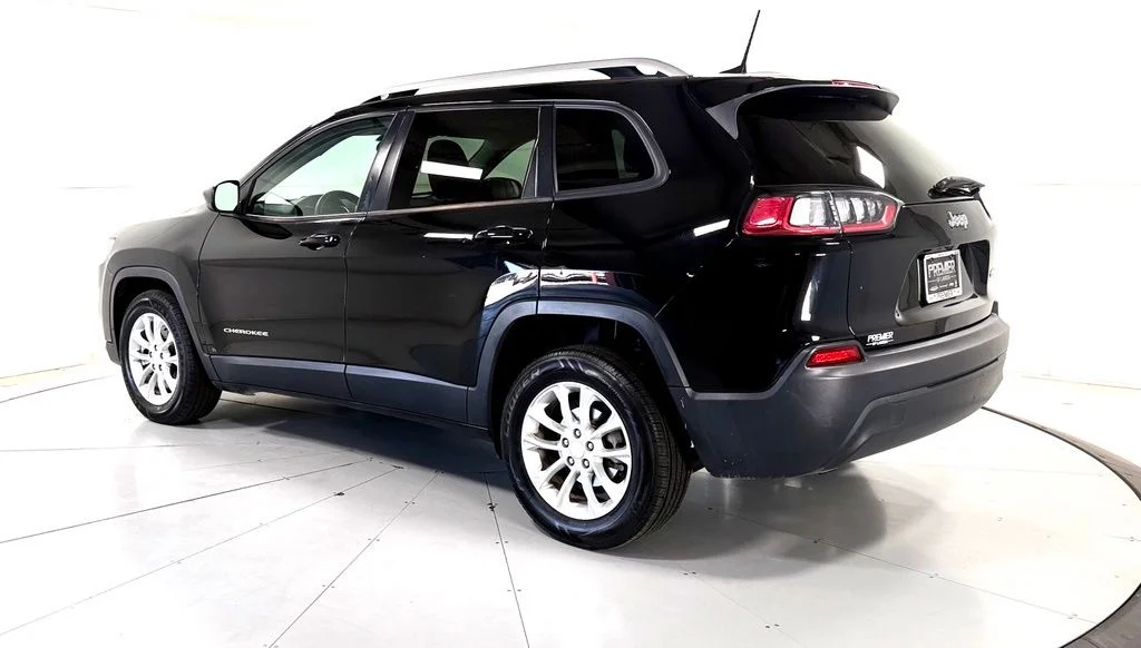 Used 2020 Black Jeep Latitude image 7
