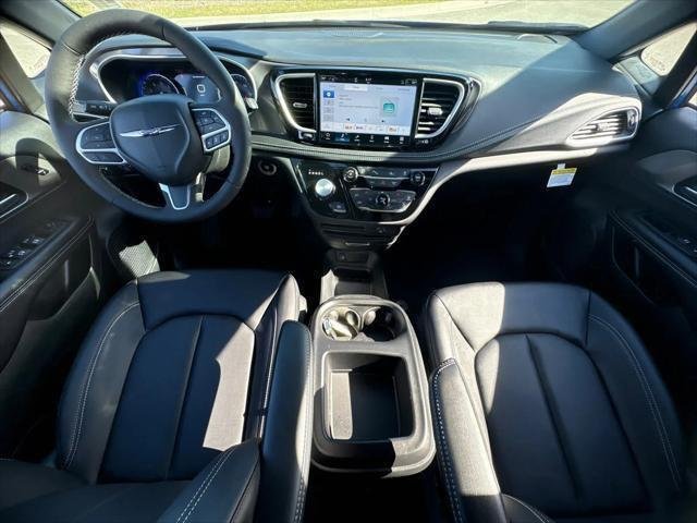 New 2026 Hydro Blue Pearl-Coat Exterior Paint Chrysler Select image 14