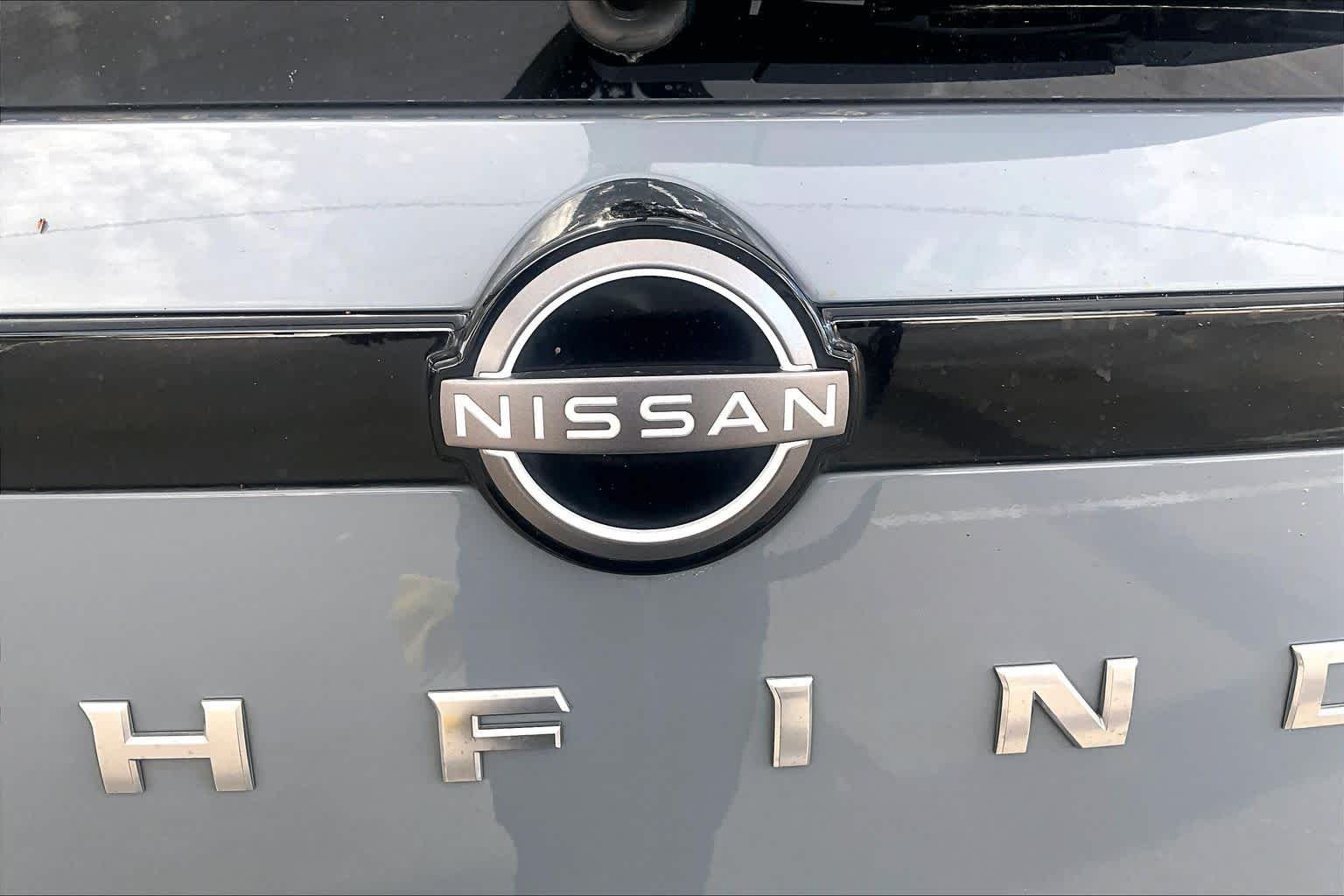 Certified Used 2023 Solid Gray/Super Black Nissan Platinum image 31