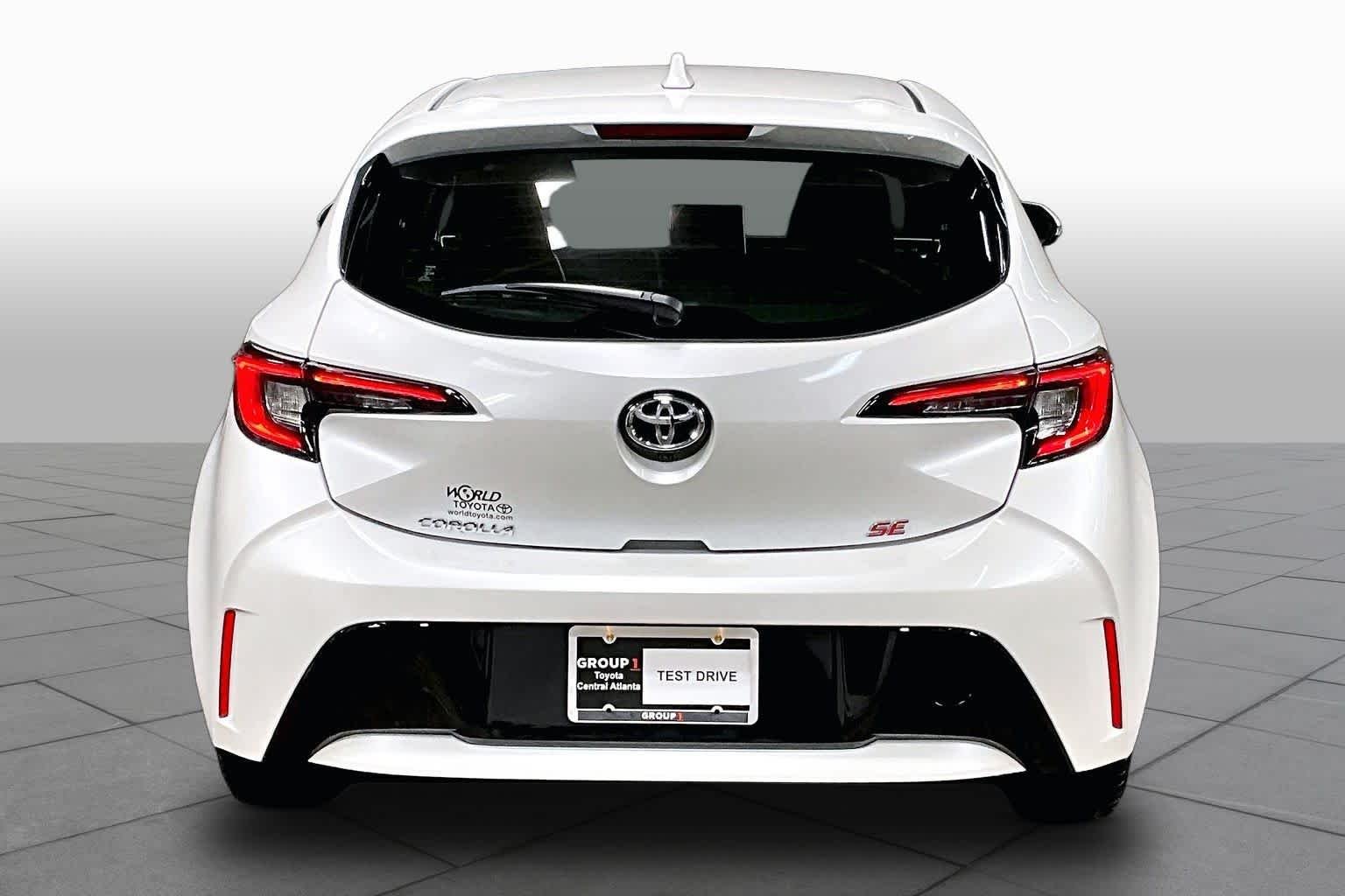Used 2025 Wind Chill Pearl Toyota SE image 5