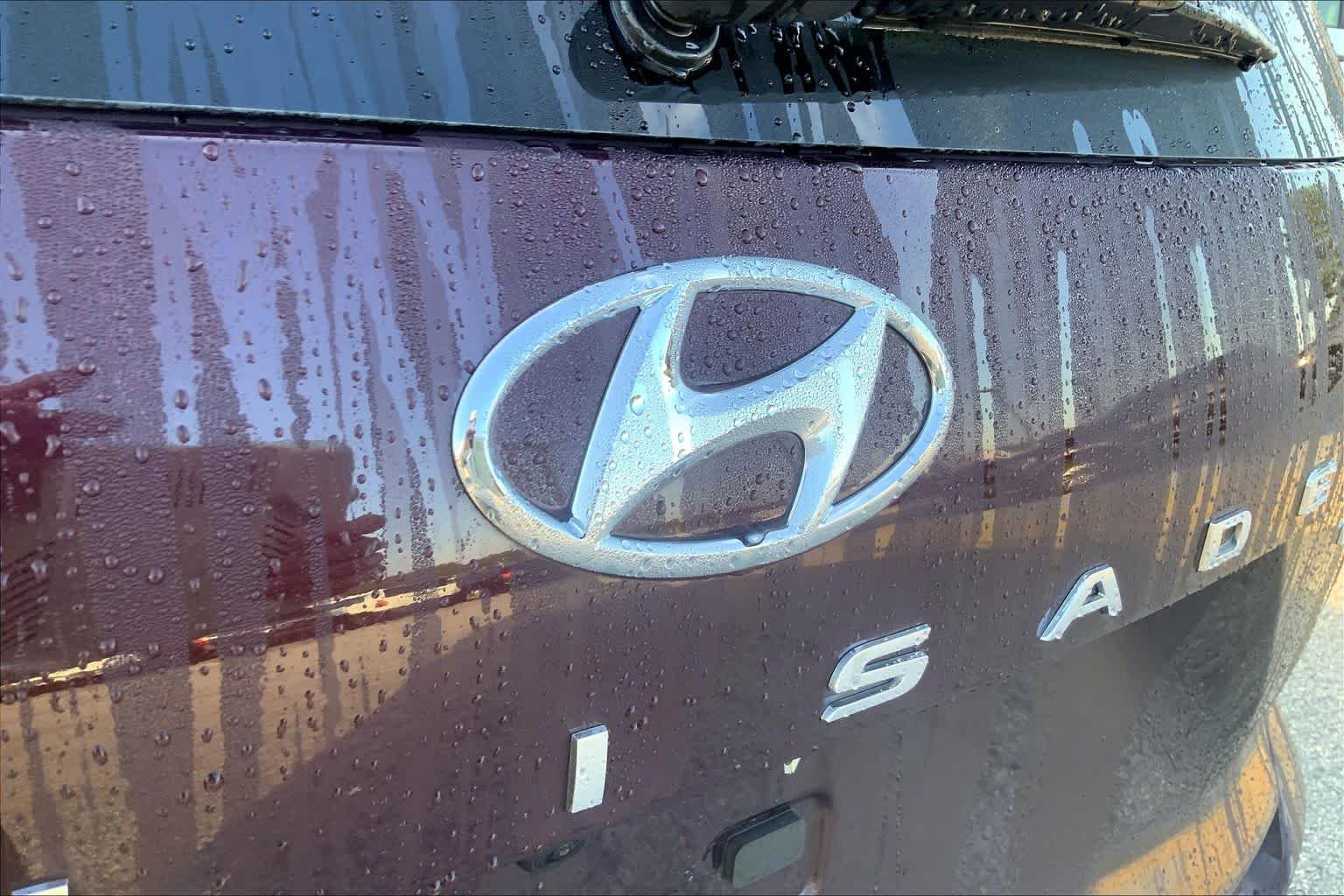 Used 2025 Sierra Burgundy Hyundai Calligraphy image 30