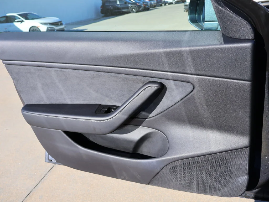 Used 2018  Tesla  image 35
