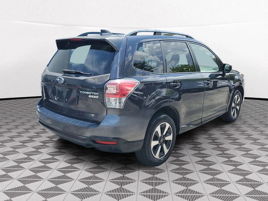 Used 2017 Gray Subaru 2.5i Premium image 6