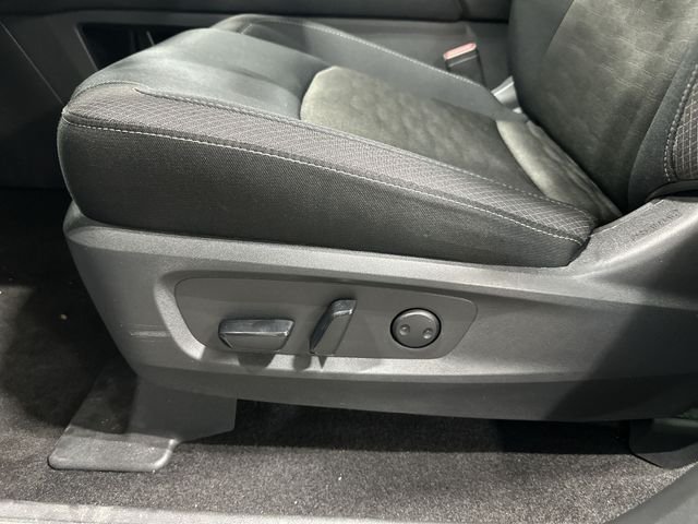 2025 Nissan Pathfinder SV - Photo 18