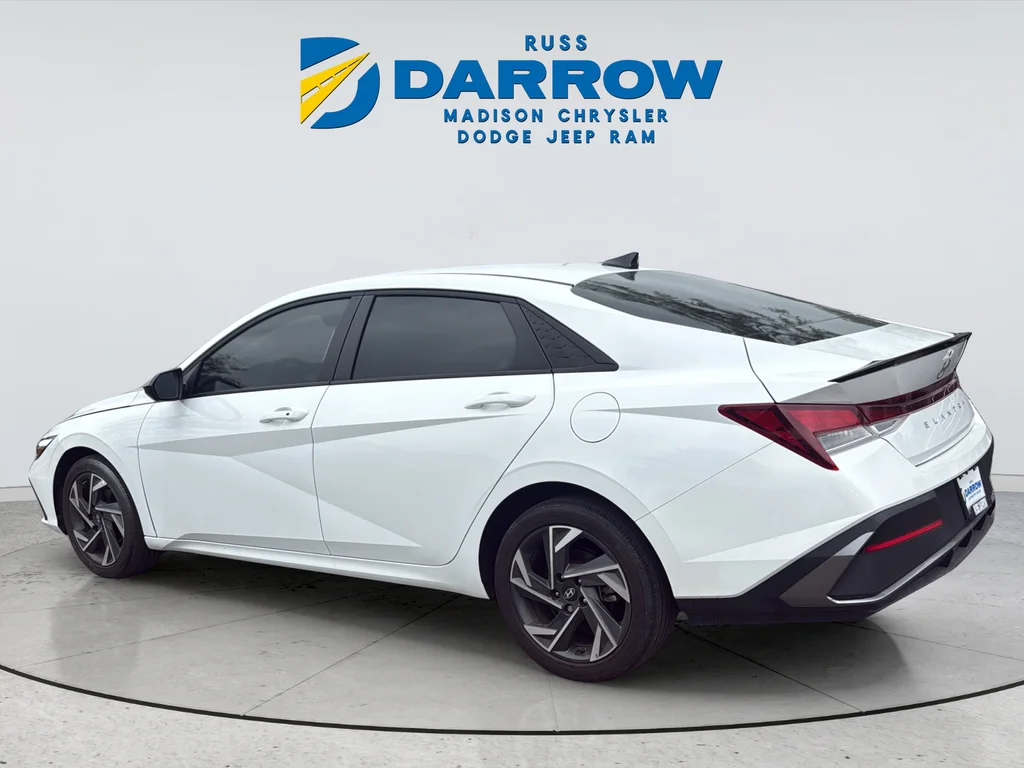 Used 2025 White Hyundai SEL Sport image 3