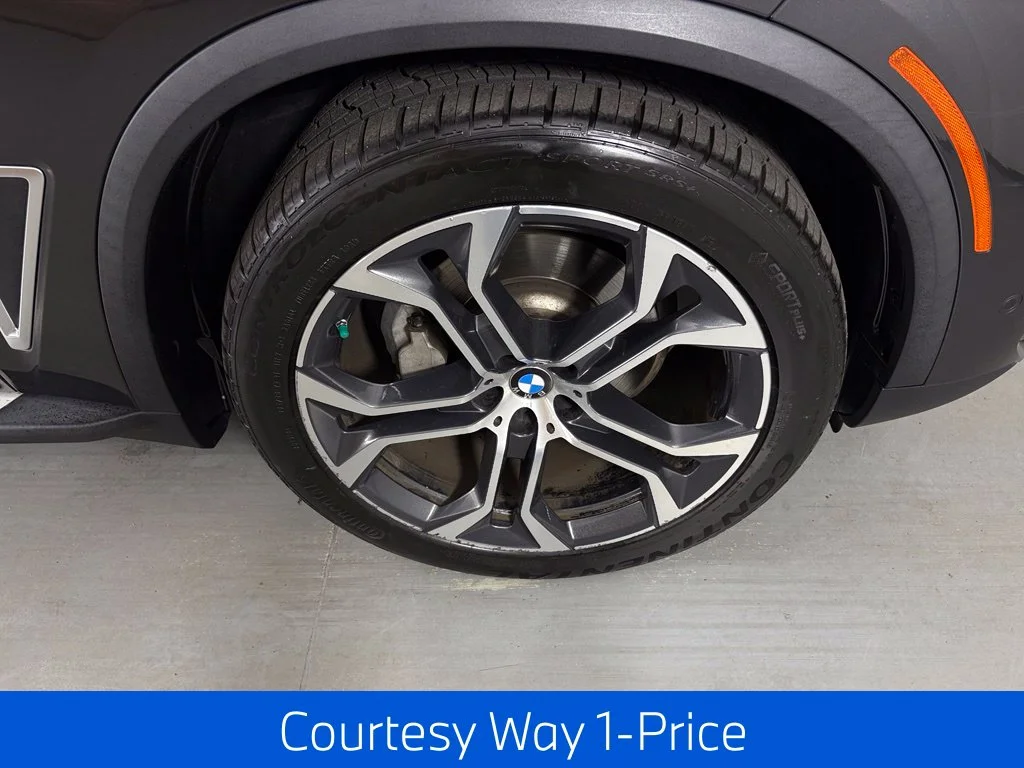 Used 2020 Gray BMW sDrive40i image 13