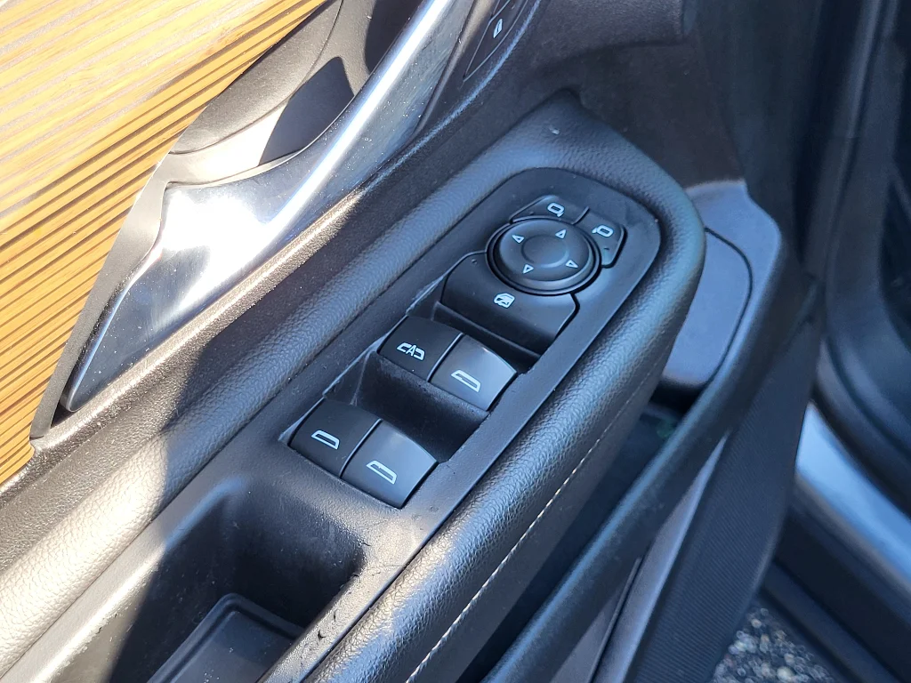 Used 2020 Satin Steel Metallic GMC SLE image 19