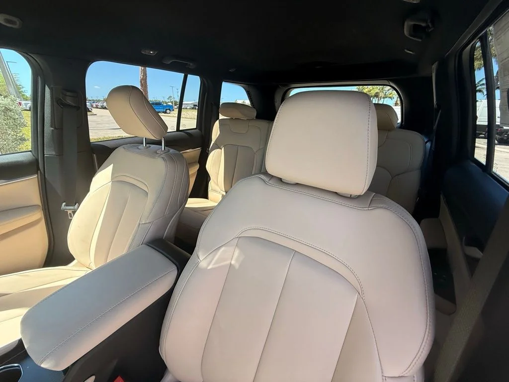 New 2026 Bright White Clear-Coat Exterior Paint Jeep Limited image 23