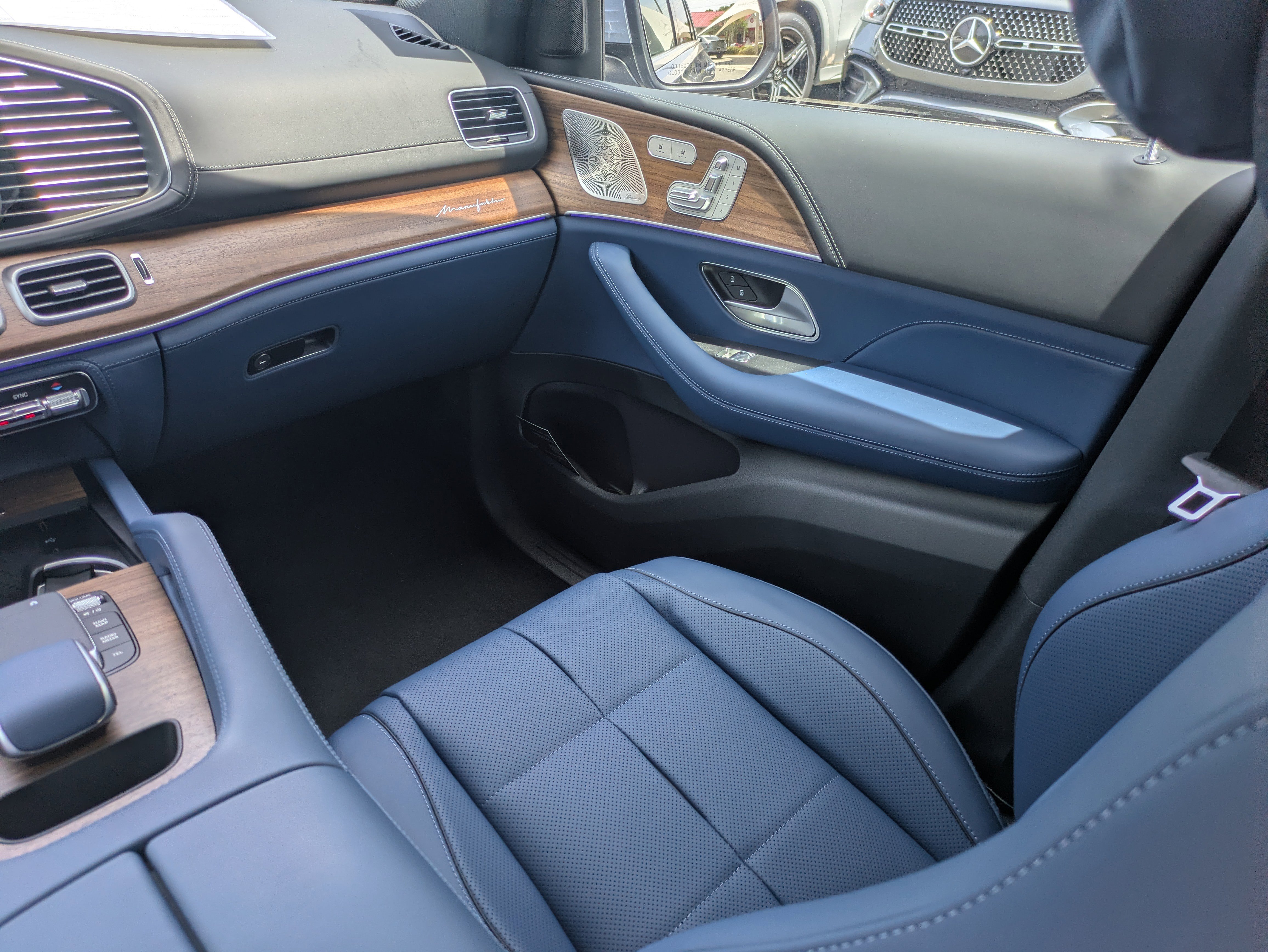 New 2026 MANUFAKTUR Cote d'Azur Light Blue Metallic Mercedes-Benz GLE 350 image 42