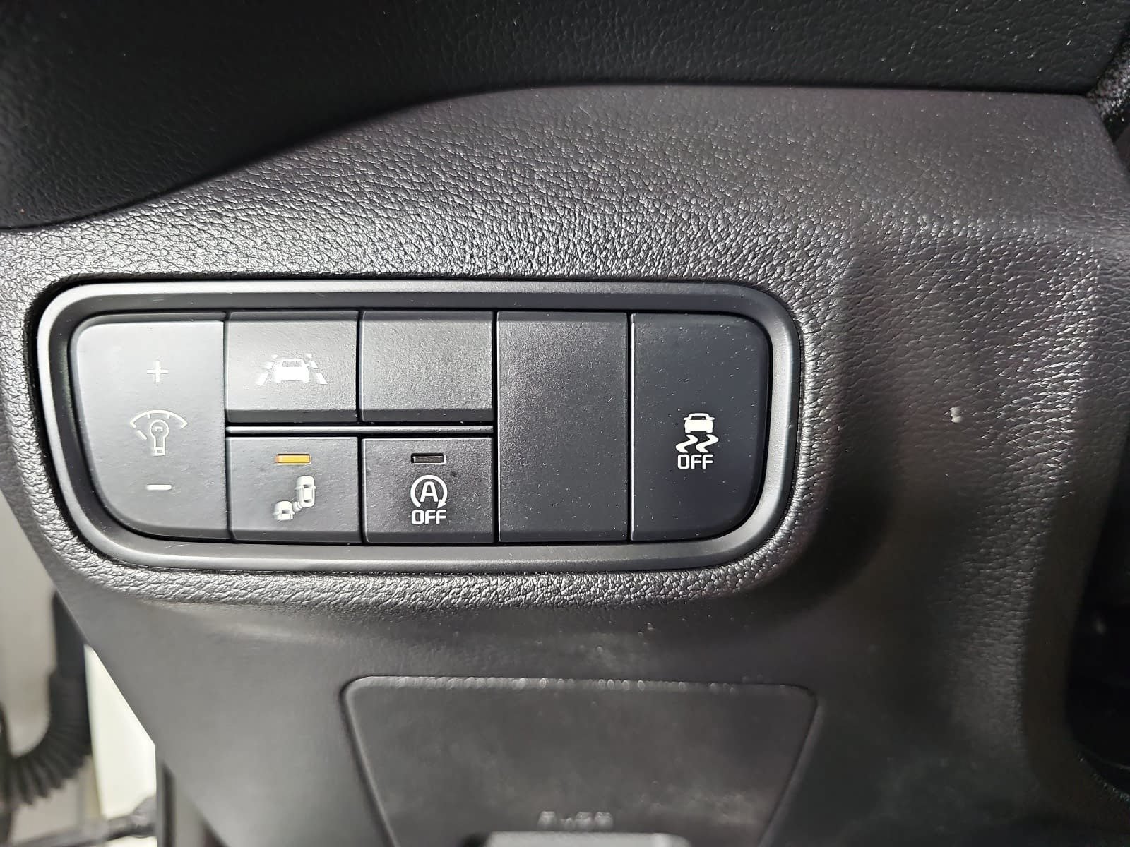 Used 2020 White Kia S image 23