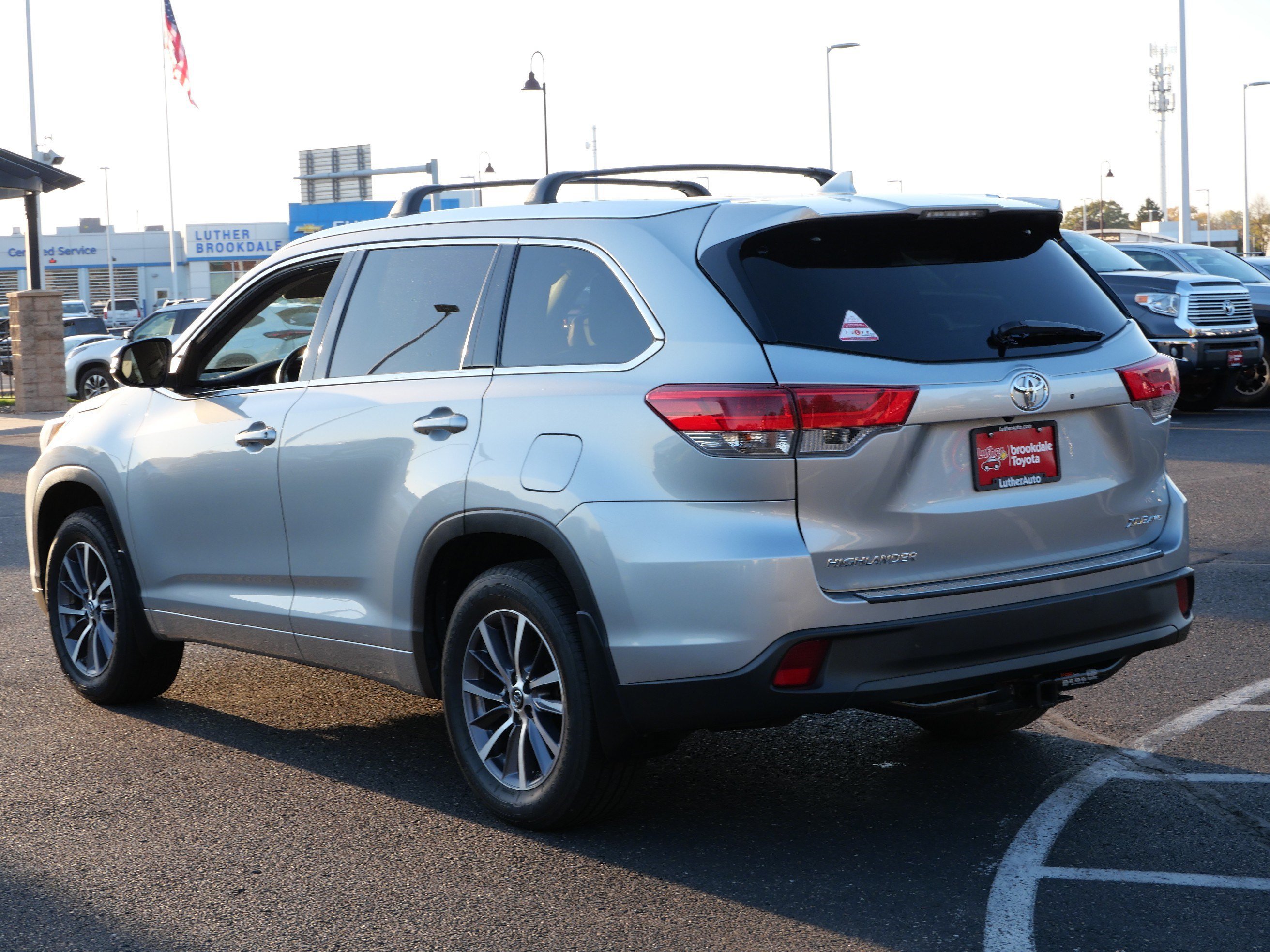 Certified Used 2018 CELESTIAL SILVER METALLIC Toyota XLE image 4