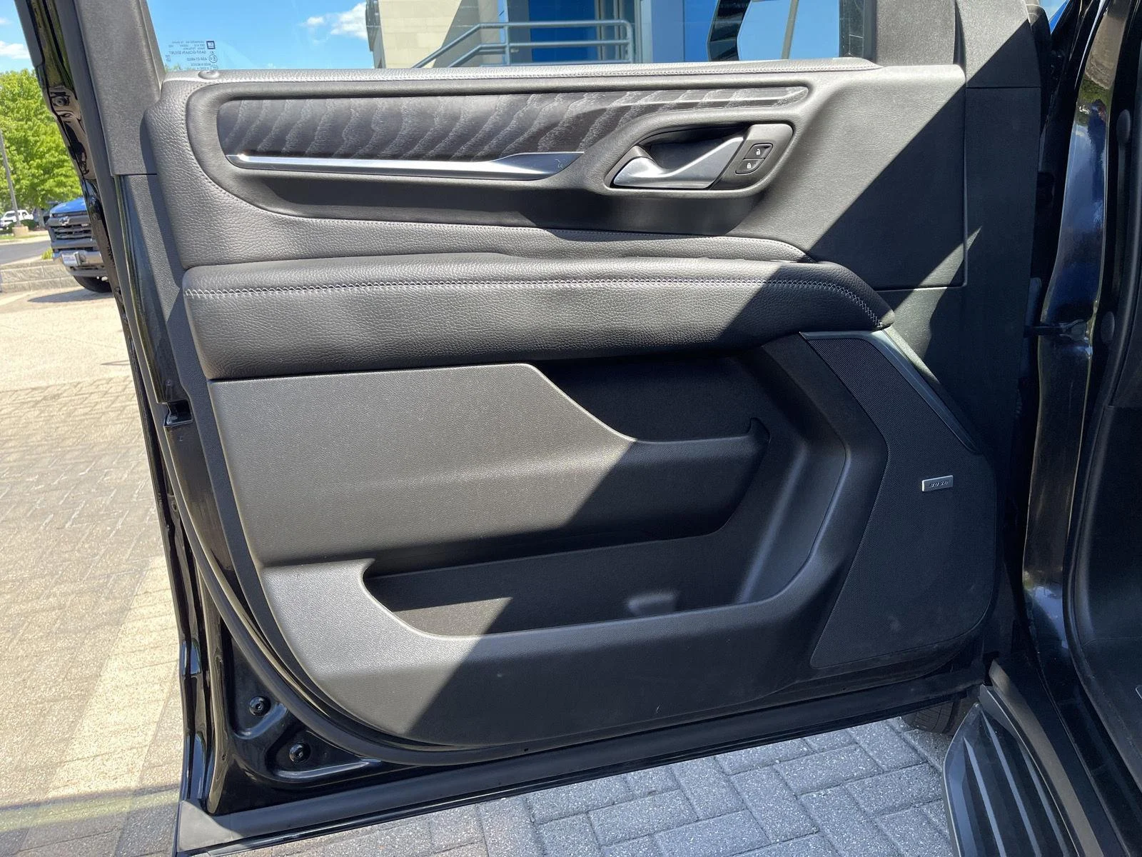 Used 2022 Onyx Black GMC Denali image 13